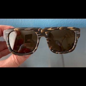 RAEN Coda sunglasses. Color: alder